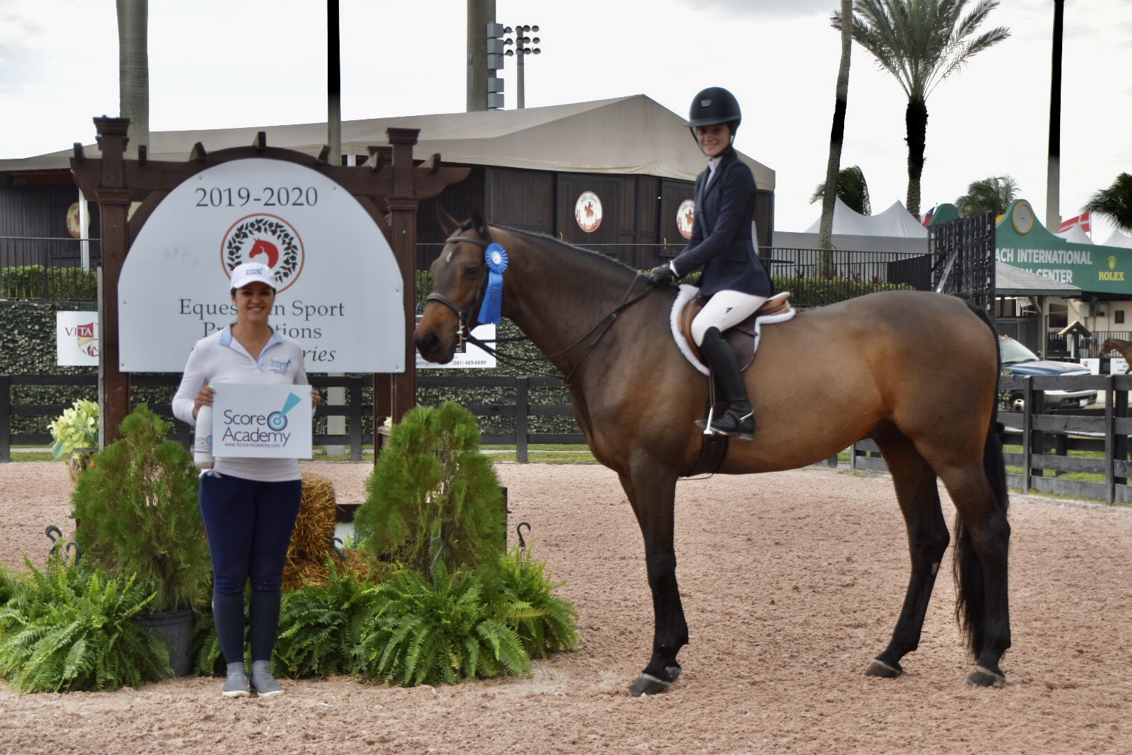 Holiday 1 SATT WIHS Hunter Phase Claire Campbell_Cassiko