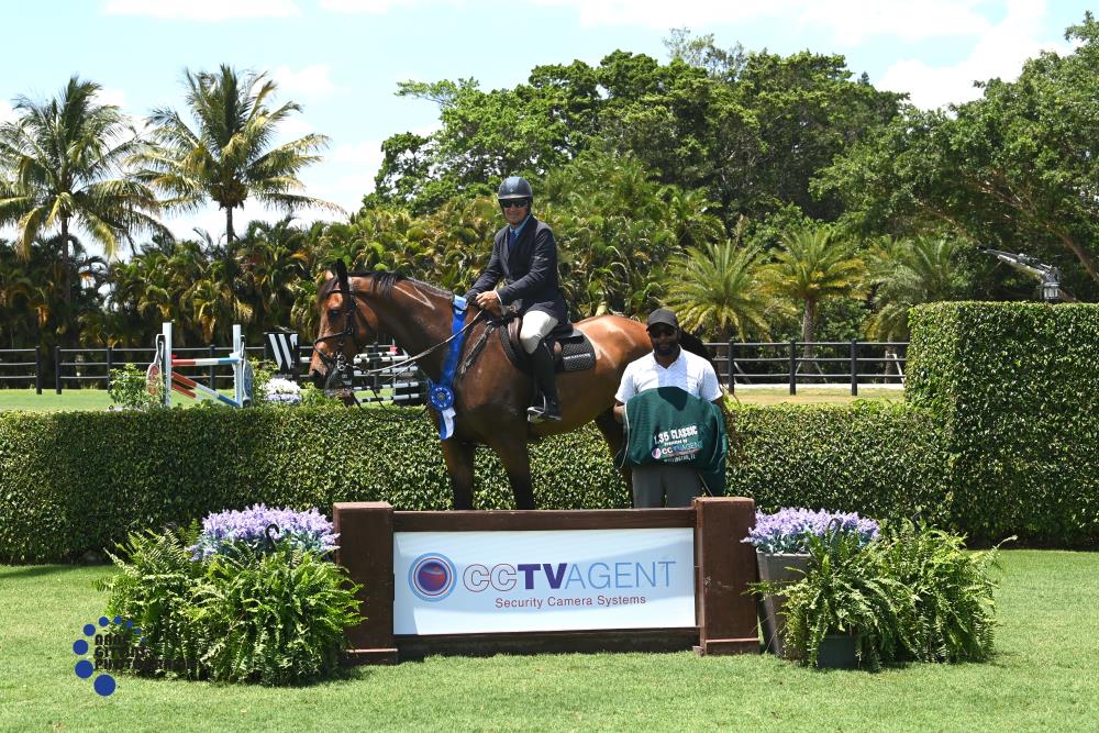 Aaron Vale and Cristo Beech, pictured with AJ Holmes, won the $5,000 CCTV Agent 1.35m Classic. ©Anne Gittins Photography