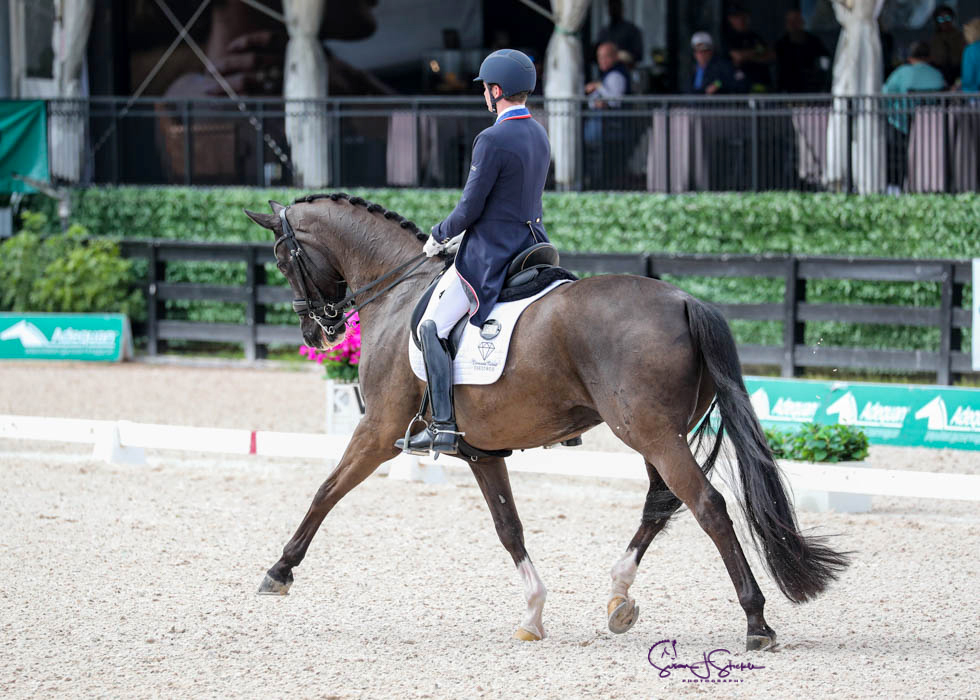 スポーツ・フィットネス Enjoying Dressage Belgium's Laurence Vanommeslaghe & Edison Win Wellington
